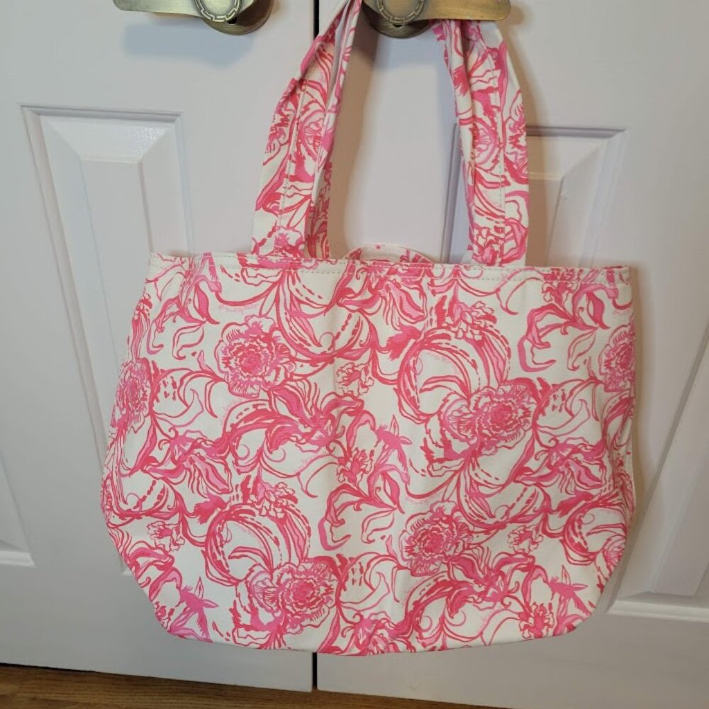 Lilly Pulitzer x Goop Palm Beach Tote “Kiss Kiss” Cameo White & Pink Canvas Bag